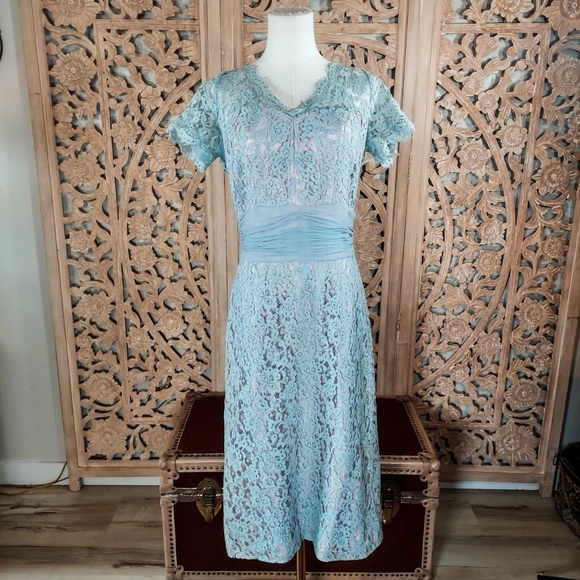 Vintage 1950s Powder Blue Lace Formal Cocktail Pencil Wiggle Dress - Picture 2 of 8